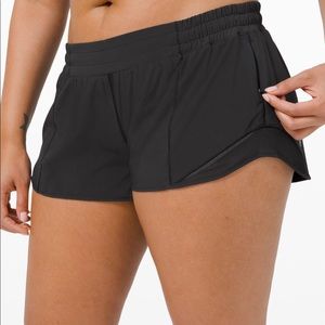 black lululemon hott hot shorts 2.5 inseam